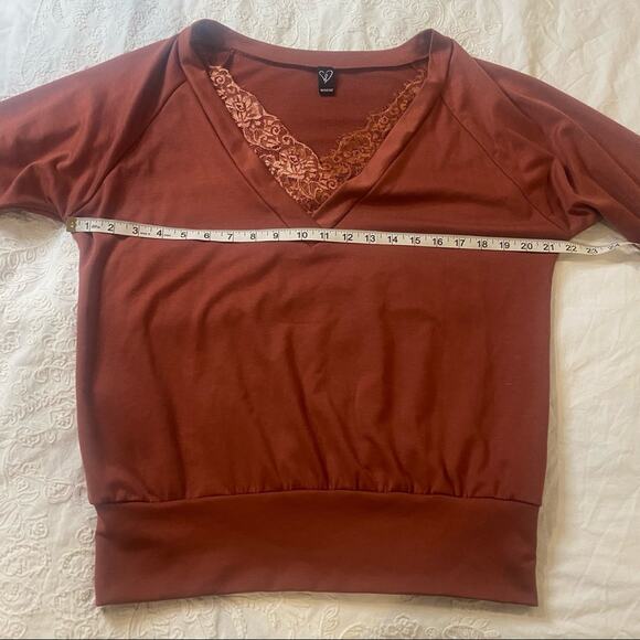 Windsor oversized peekaboo lace sweatshirt sz M - Picture 3 of 6